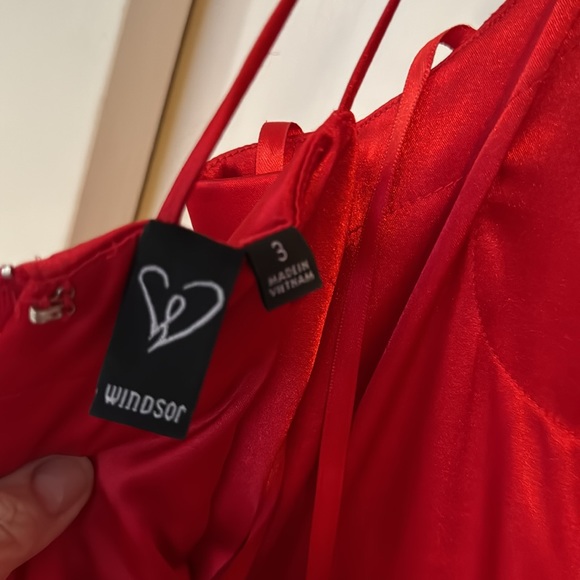 Windsor red satin gown - Picture 3 of 3